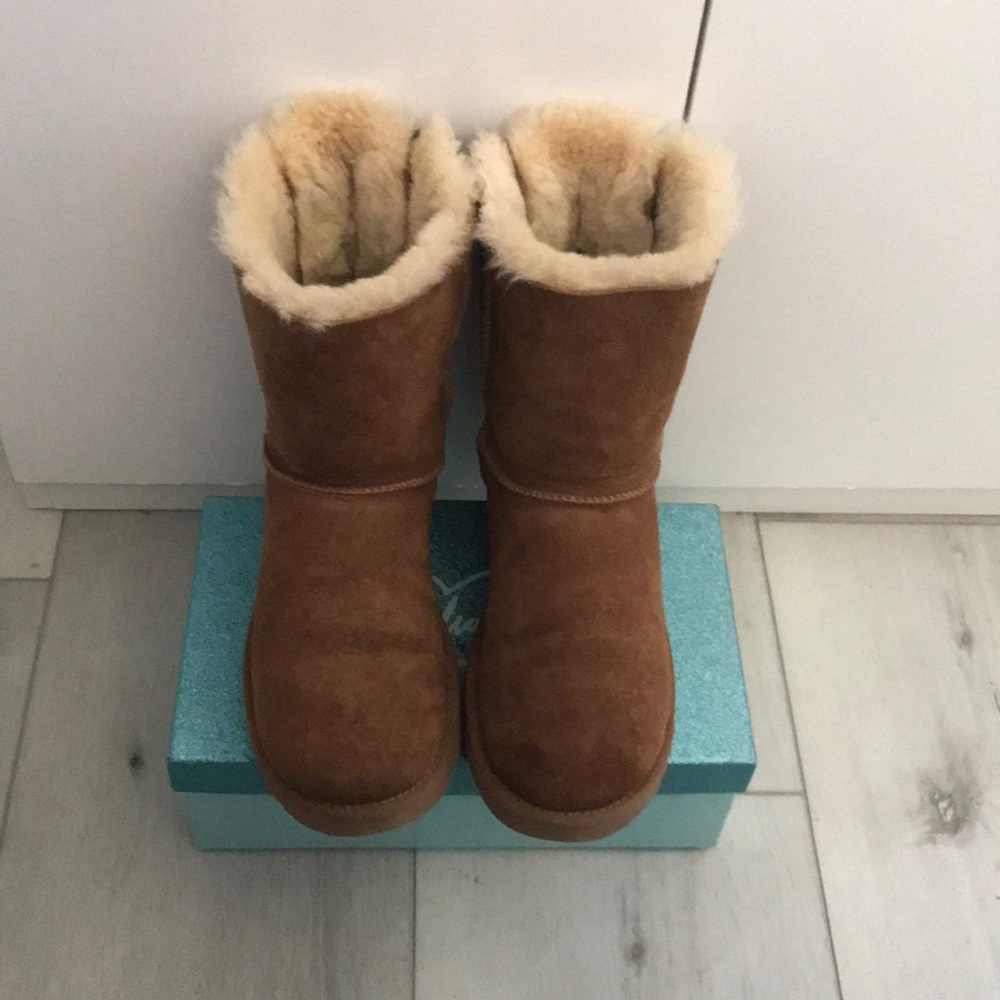Gently worn Bailey 2 Bow Ugg boots 🎀